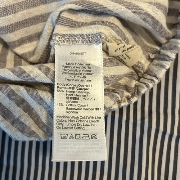 Madewell Flutter-Sleeve Button-Front Crop Top in Stripe - Picture 4 of 5